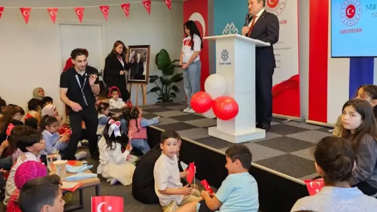 Amsterdam'da 23 Nisan çoşkusu