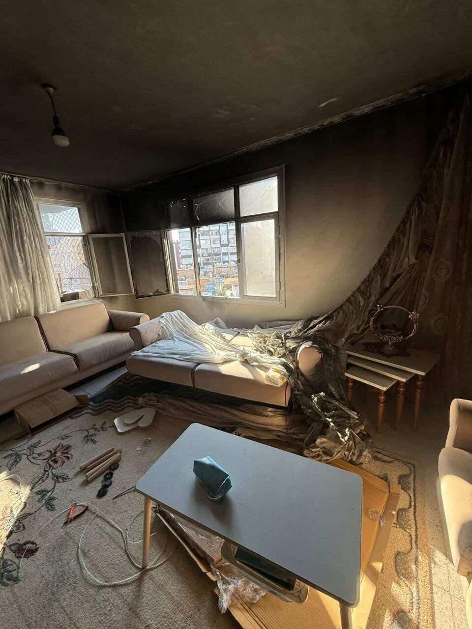 Apartman dairesi alevlere teslim oldu