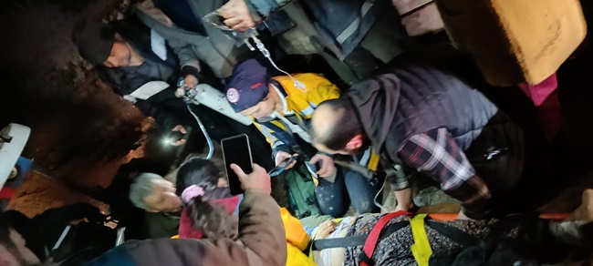 Baba Oğul Traktör Altında Kalarak Can Verdi