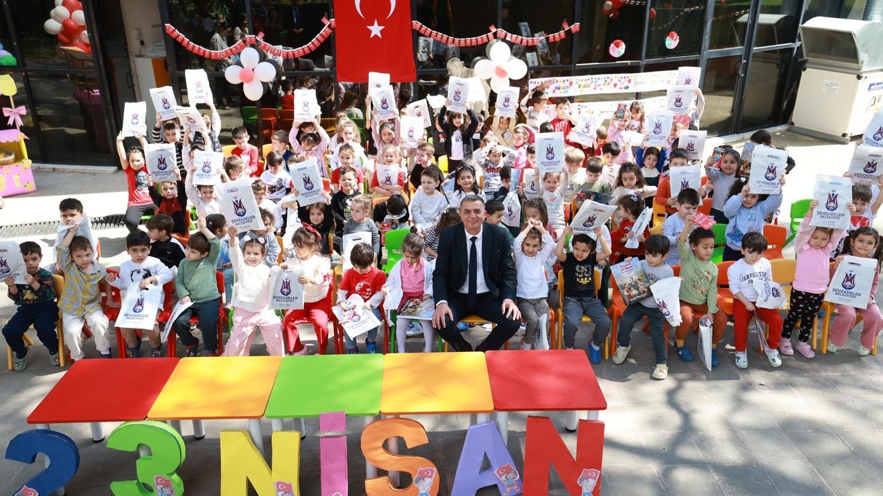 Başkan Şimşek’ten Miniklere 23 Nisan Ziyareti