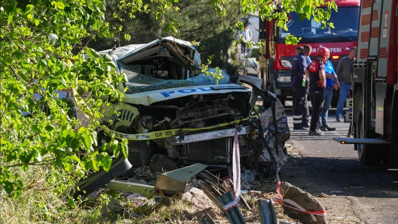 Bornova'da kazada bir polis şehit oldu, 2 kişi yaşamını yitirdi: Belediye Başkanları derin üzüntülerini paylaştı