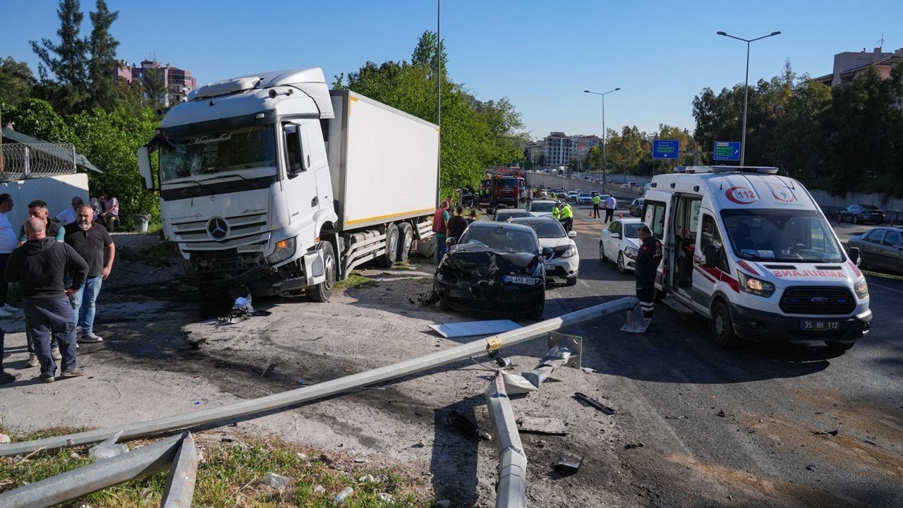 Bornova'da vahim kaza: Bir polis şehit oldu, 2 kişi yaşamını yitirdi