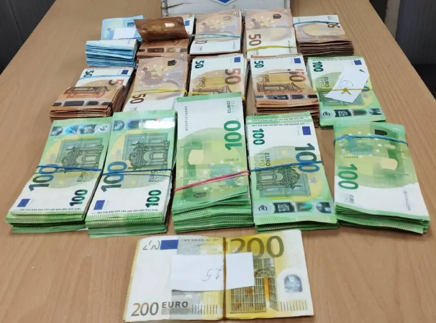Bulgaristan sınırında Türk plakalı araçta 100 bin euro yakalandı