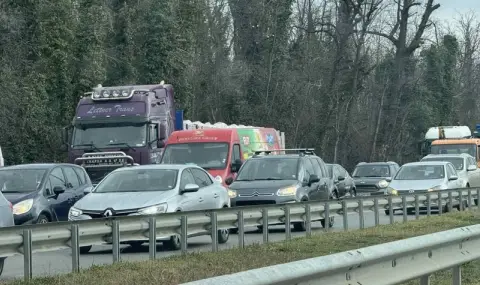 Засилен трафик в първия почивен ден