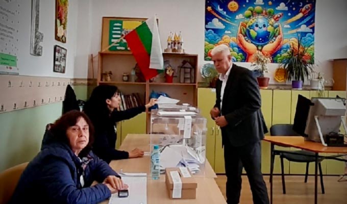 Нека всеки днес гласува, призова от Свиленград Димитър Стоянов