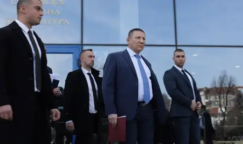 Оставката на Сарафов: усещане за добре режисирана сцена?