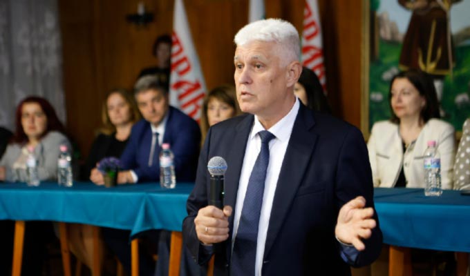 „Прогресивна България“ е последната надежда за оттласкване от дъното, на което се намира държавата ни