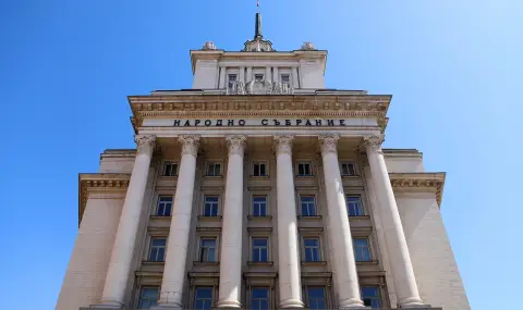 "Тренд": Три формации са на ръба на бариерата за НС