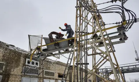 Украински удари по пристанища свиха рязко морския износ на руски петрол