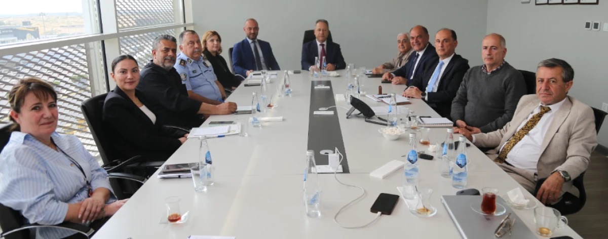ERCAN HAVALİMANI'NDAKİ TRAFİK SORUNUNUN ÇÖZÜMÜ İÇİN ÖNEMLİ KARARLAR ALINDI