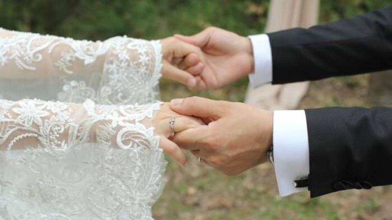 Fransa’da 9 bin euroya oturum sağlayan sahte evlilik çetesi çökertildi