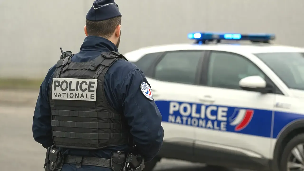 Fransa’da bir baba 9 yaşındaki oğlunu bir yıl boyunca minibüse kilitledi