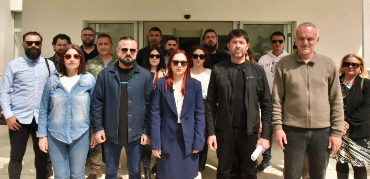 KTOEÖS, Lefkoşa Polis Müdürlüğü önünde basın açıklaması yaptı