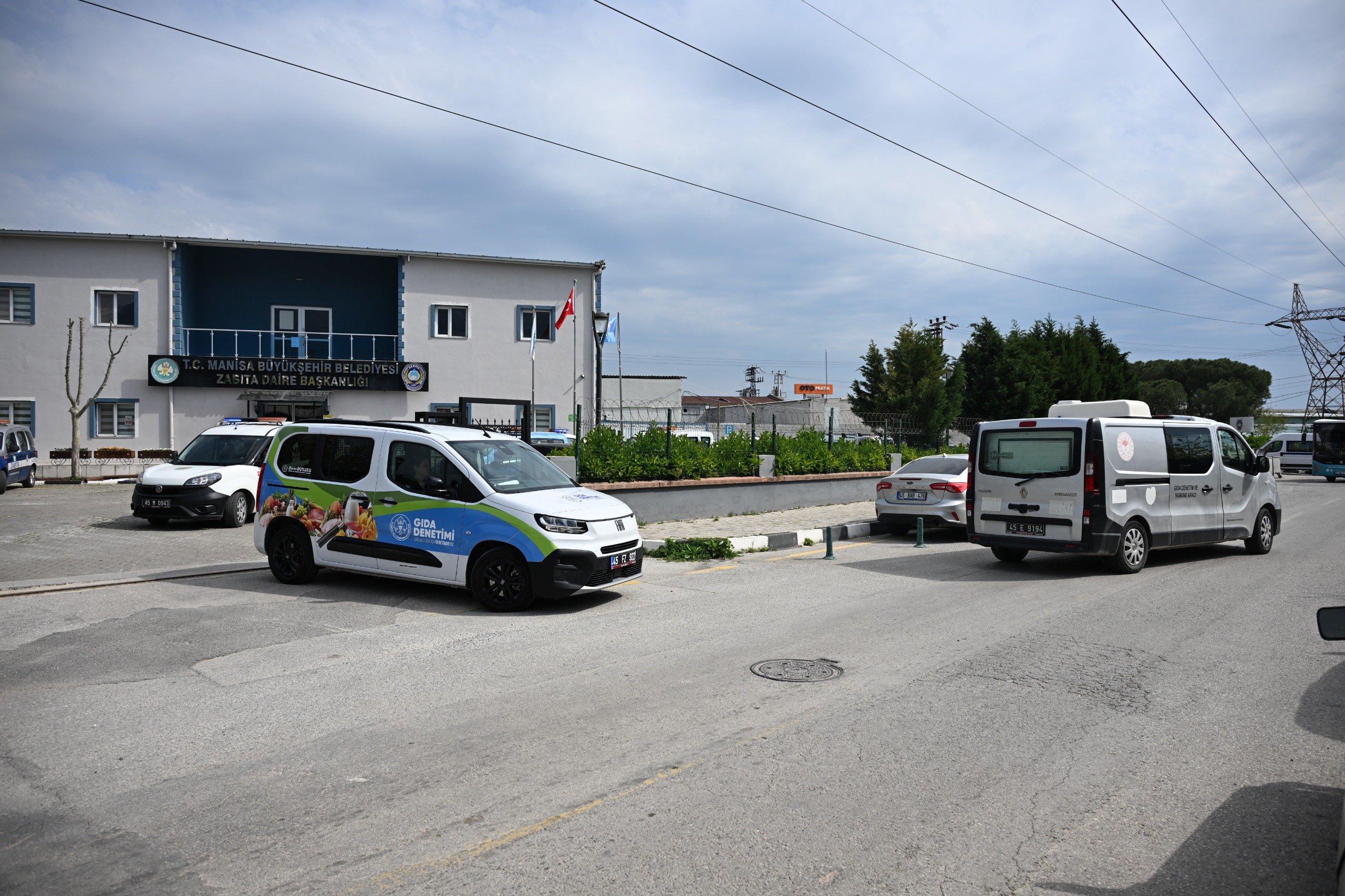 Manisa Büyükşehir’den Marketlerde Sıkı Gıda Denetimi