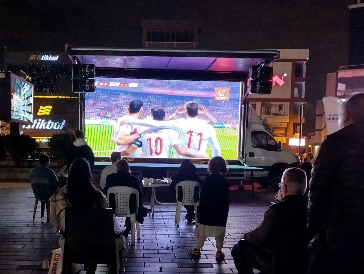 Milli Maç Coşkusu Esenyurt’ta yaşandı