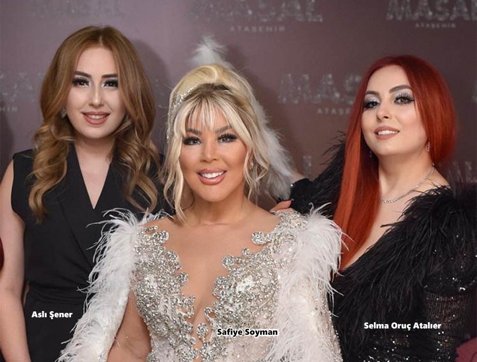 Safiye Soyman, Sahnede Kostümüyle Göz Kamaştırdı