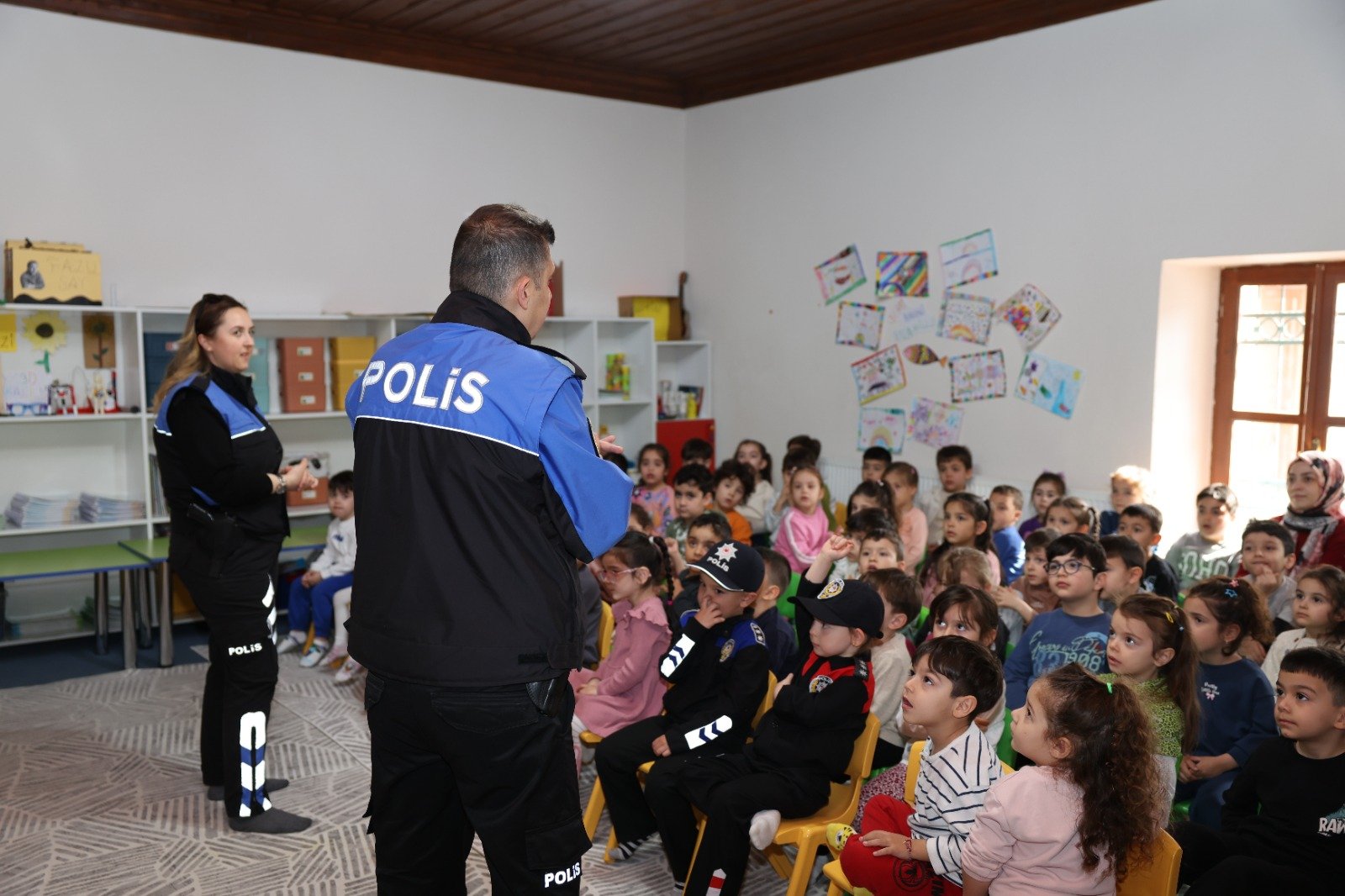 Şehzadelerin Miniklerinden Polis Haftası’na Anlamlı Kutlama