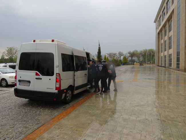 Uşak Merkezli Yasadışı Bahis Operasyonu: 489 Milyon TL’lik Şüpheli İşlem Tespit Edildi