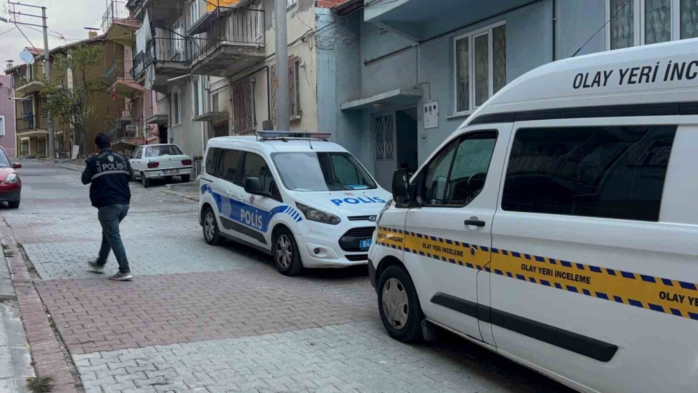 Uşak'ta Oğlu Tarafından Bıçaklanan Kadın Hayatını Kaybetti