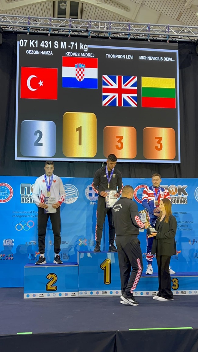 Vali Aktaş’tan Uşaklı sporcuya tebrik