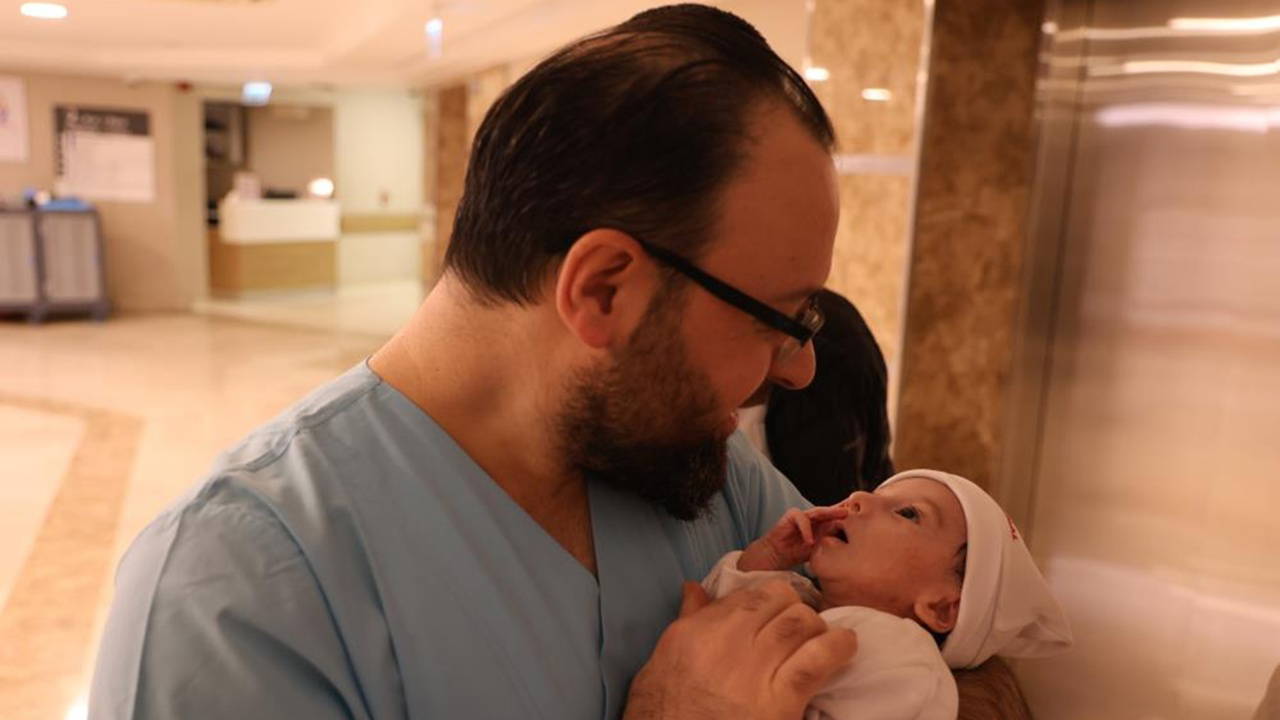 Yeni doğan bebek 79 günde 4 ağır ameliyat geçirdi