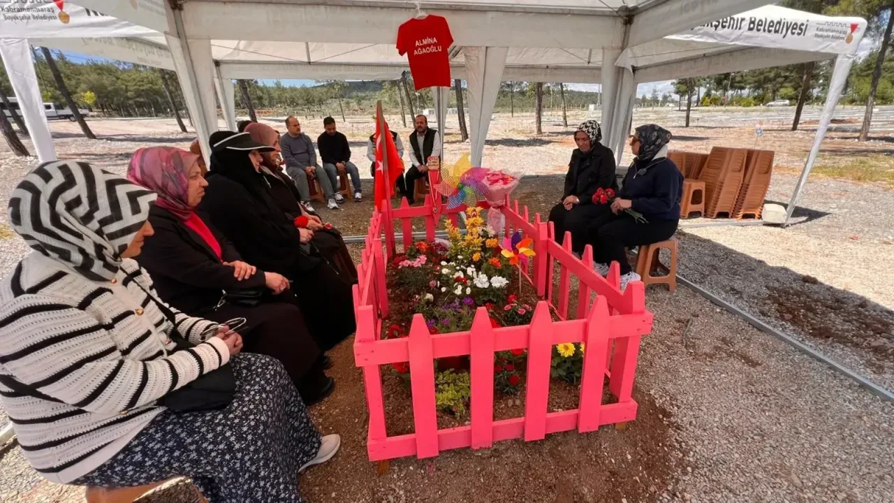 18 günlük yaşam mücadelesini kaybetmişti: Almina'nın mezarı pembeye boyandı
