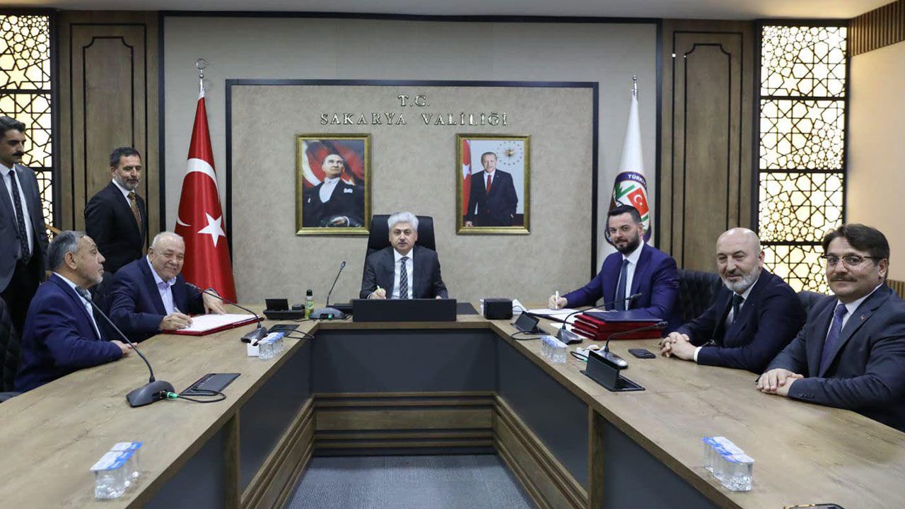 Akyazı ve Erenler'e yeni okul için imzalar atıldı