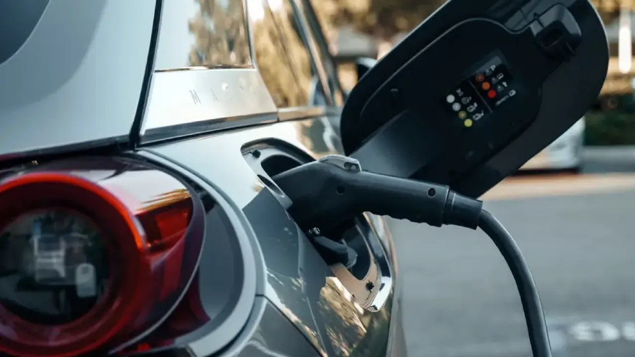 Almanya’da elektrikli araç alanlara 6 bin euroya kadar destek