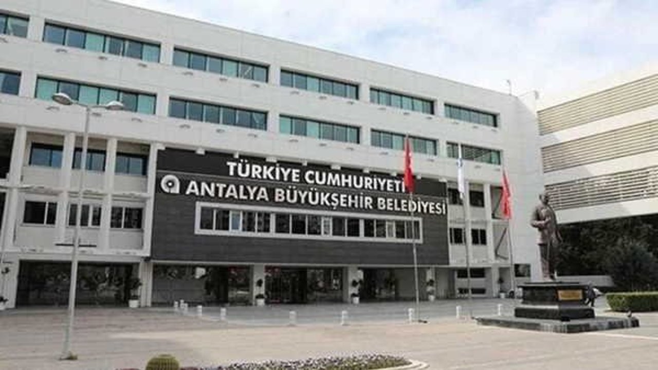 Antalya Büyükşehir Belediyesi'ne operasyon: 27 kişi adliyeye sevk edildi