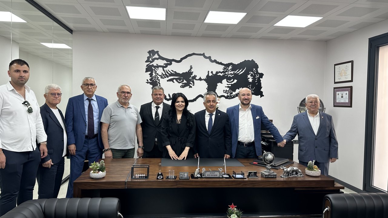 Aydınlı genç avukat Ece Durak hukuk bürosunu açtı