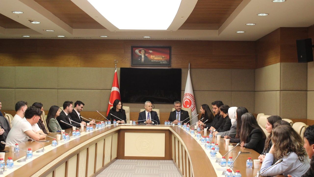 Aydınlı gençler Meclis’te! AK Partili vekillerden gençlere tam destek
