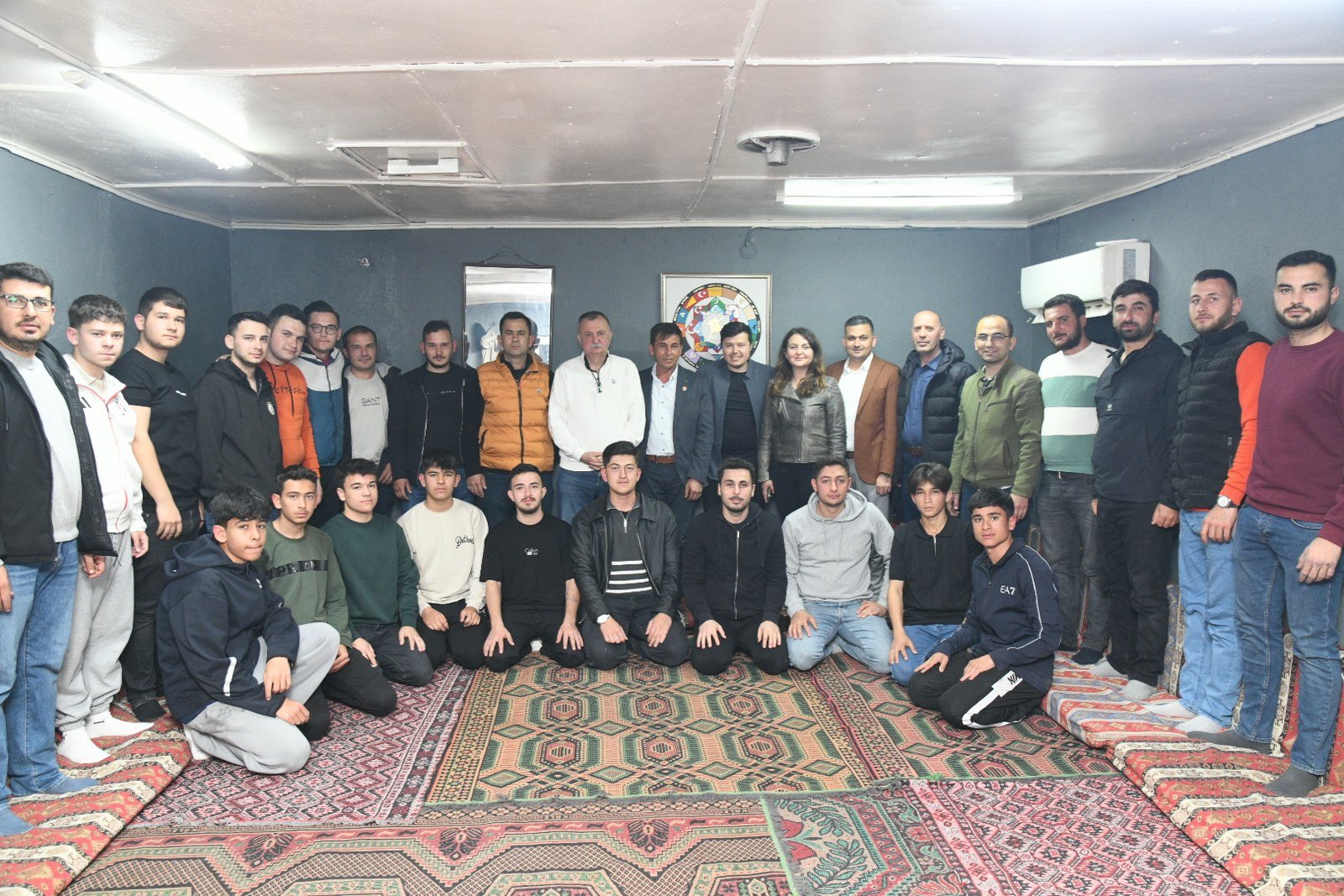 Başkan Balaban Akçaköylü Gençlerle Bir Araya Geldi