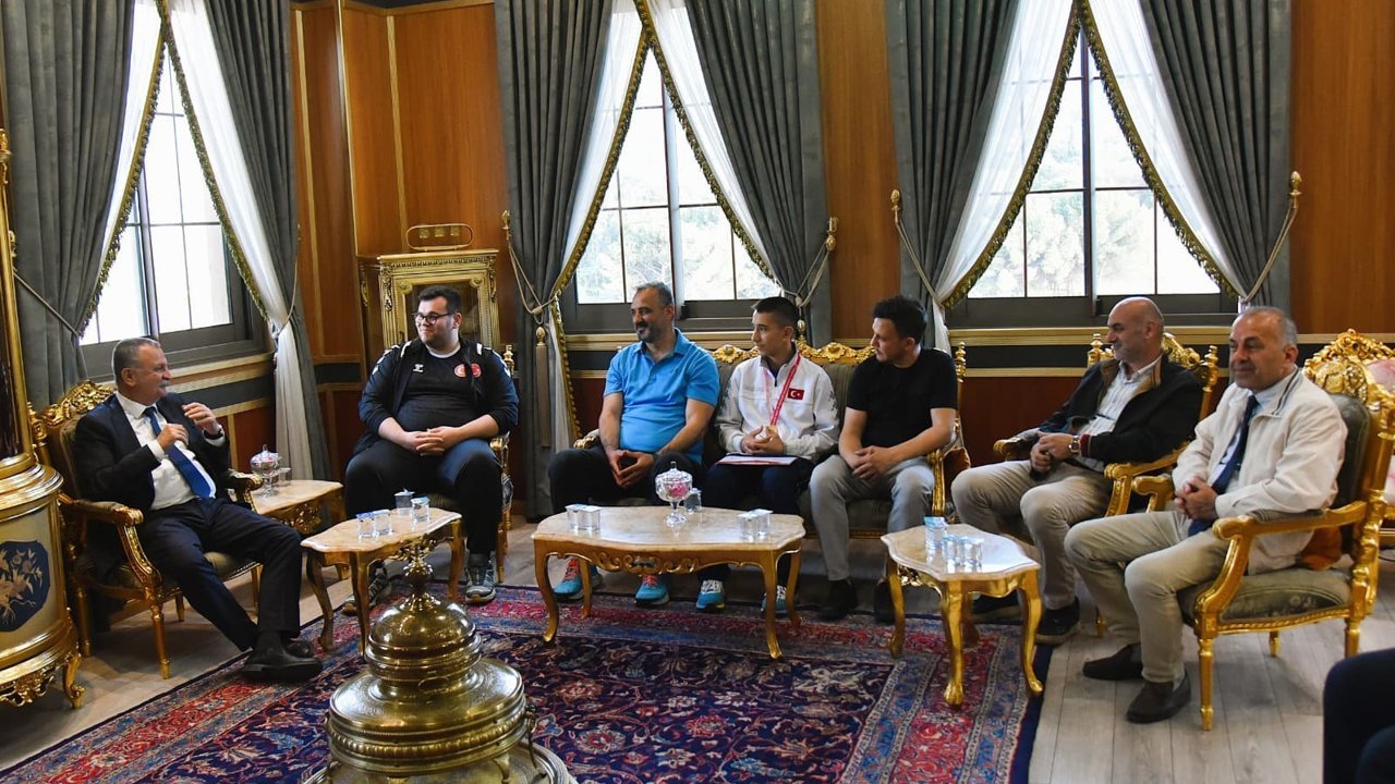 Başkan Balaban Şampiyon Sporcuları Ağırladı