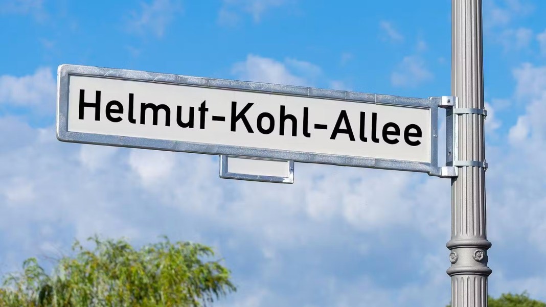 Berlin’de Helmut Kohl Bulvarı törenle açıldı
