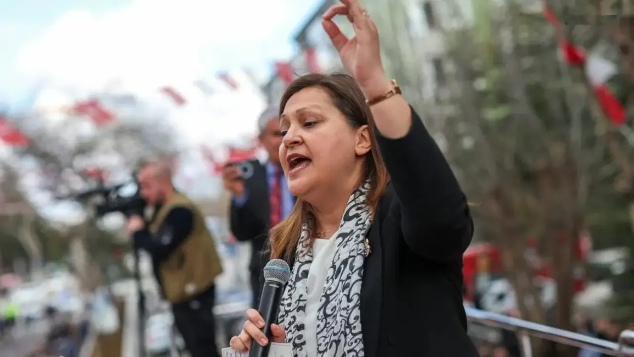 Burcu Köksal 7 meclis üyesini AKP'ye götürüyor: Çok huzurluyum, içim çok rahat