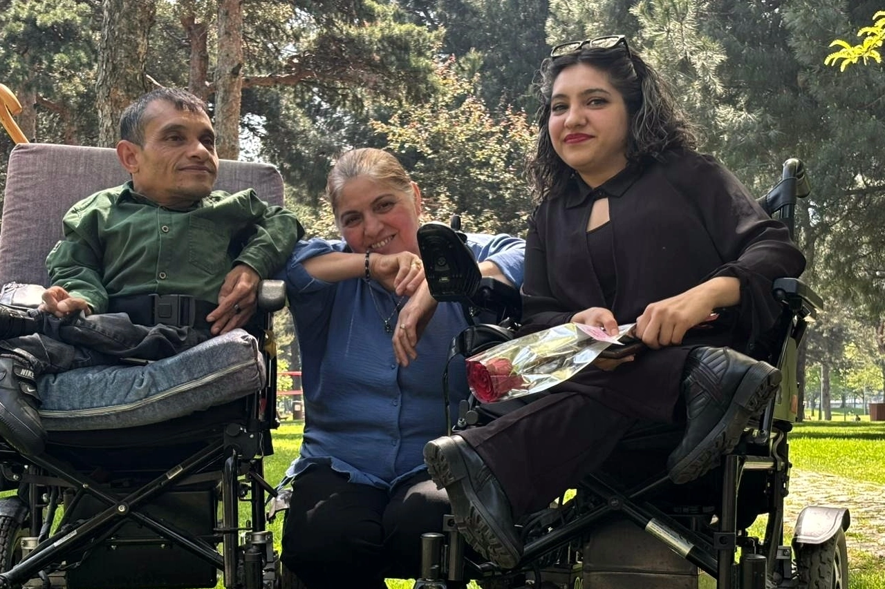Bursa'da hayatını 'cam' çocuklarına adadı