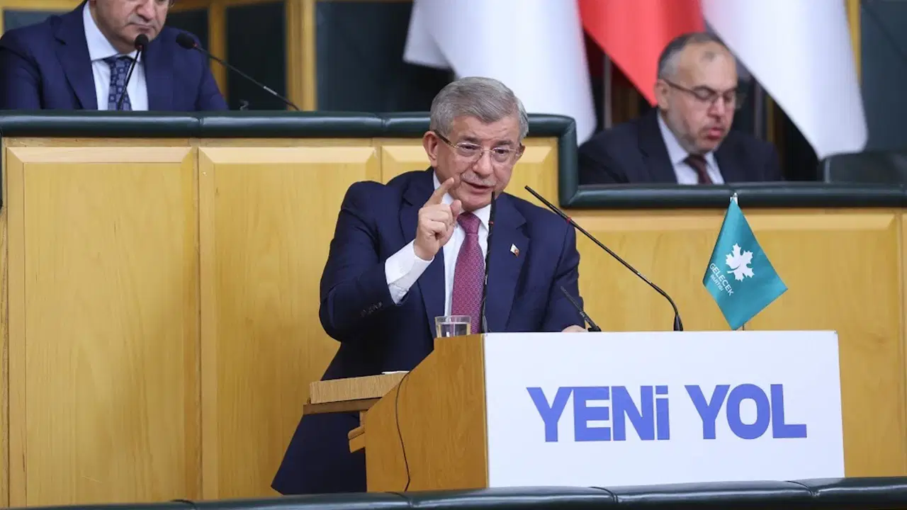 Davutoğlu'ndan o 'AKP'lilere sert eleştiri: 'Bu üçlü çete Türkiye'ye 10 yıl kaybettirdi'