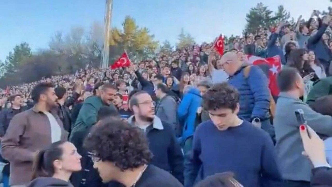 Ege Üniversitesi'ndeki palalı saldırı ODTÜ'yle karıştırıldı: Hastane önünde polis müdahalesine maruz kalmışlardı