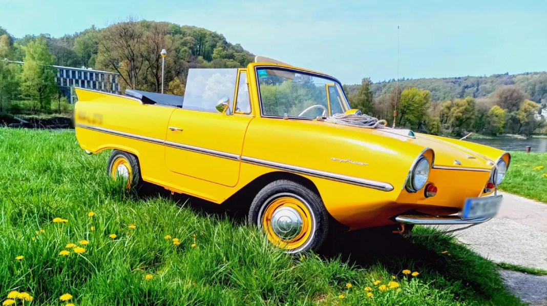 Hem karada hem suda giden 60 yıllık efsane otomobiller Aller Nehri’nde