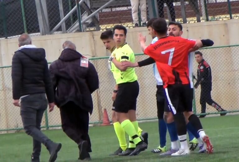 Keşan’da olaylı maç; hakeme yumruk attı !
