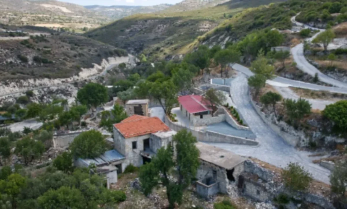 Limasol'a bağlı, terk edilmiş konumdaki “Trozena” köyü İsrailliler tarafından satın alındı...