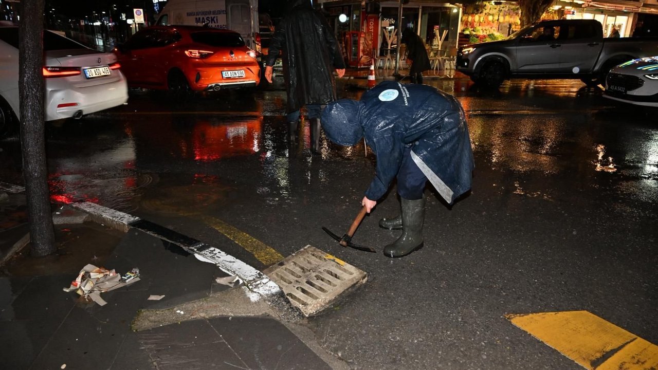 Manisa Büyükşehir ve MASKİ’den Yağış Mesaisi: Ekipler Tüm Gece Sahadaydı