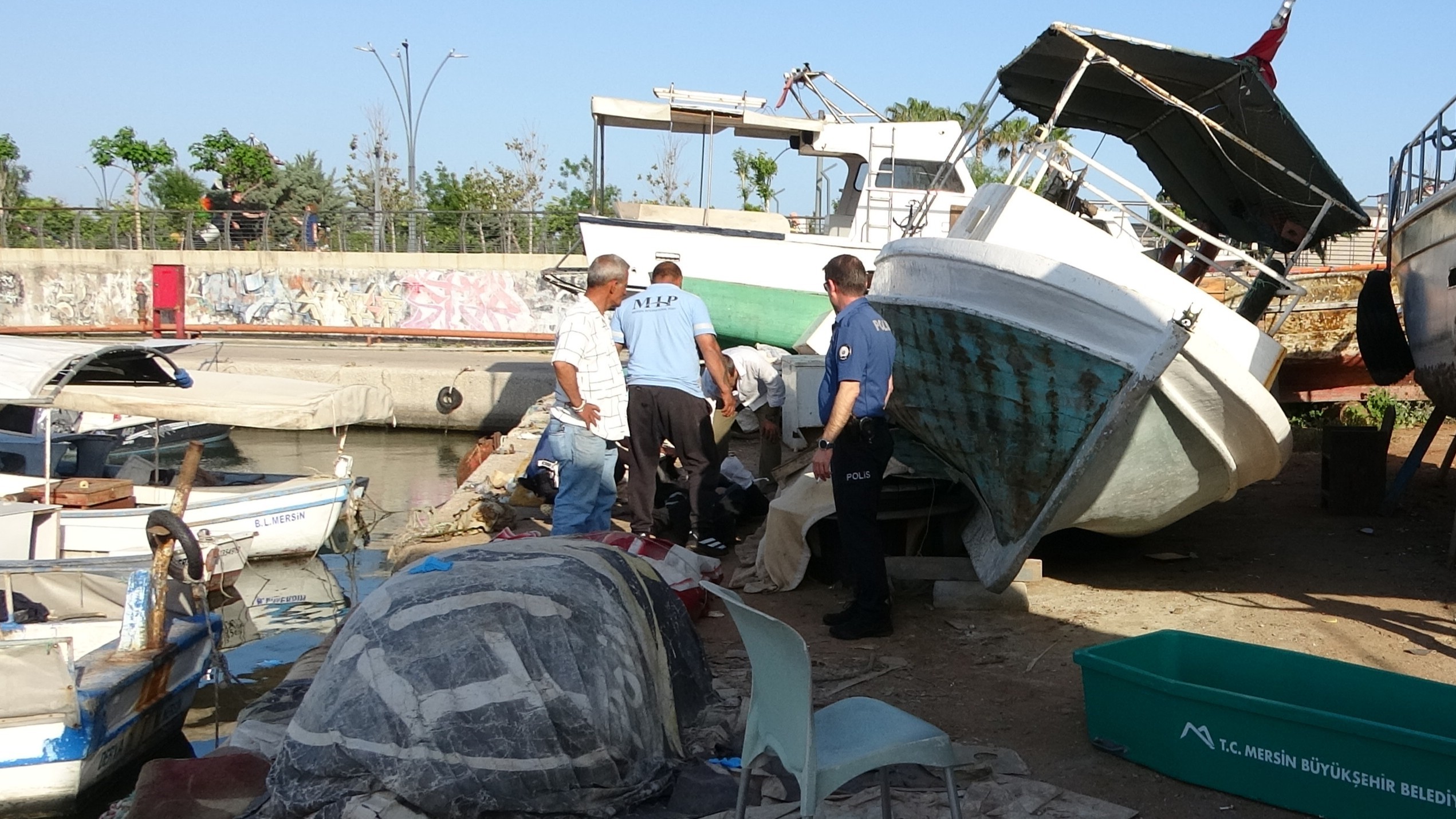 Mersin'de denizden erkek cesedi çıkarıldı