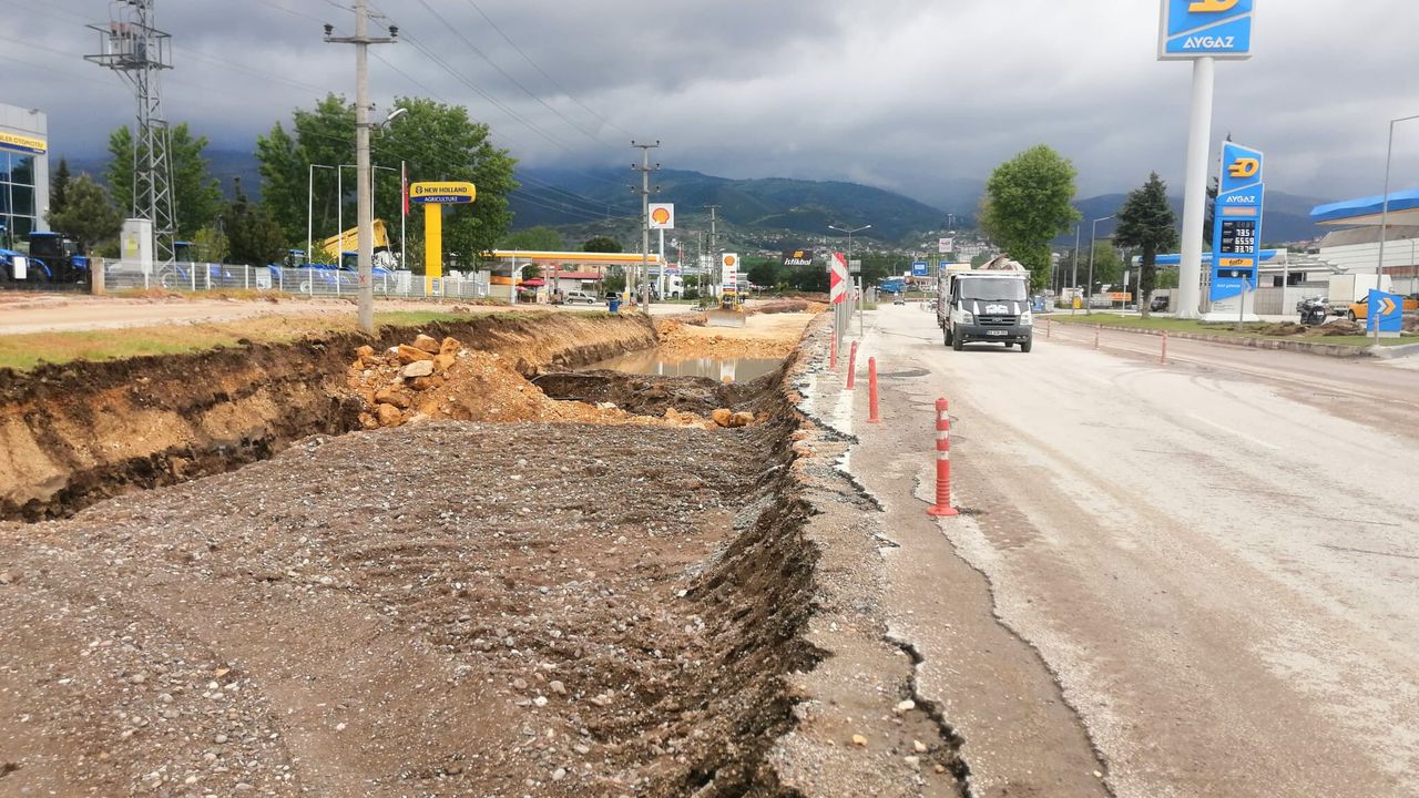 Niksar-Tokat Karayolunda İlçe Gişiri Trafik Tek Şeritten Sağlanıyor