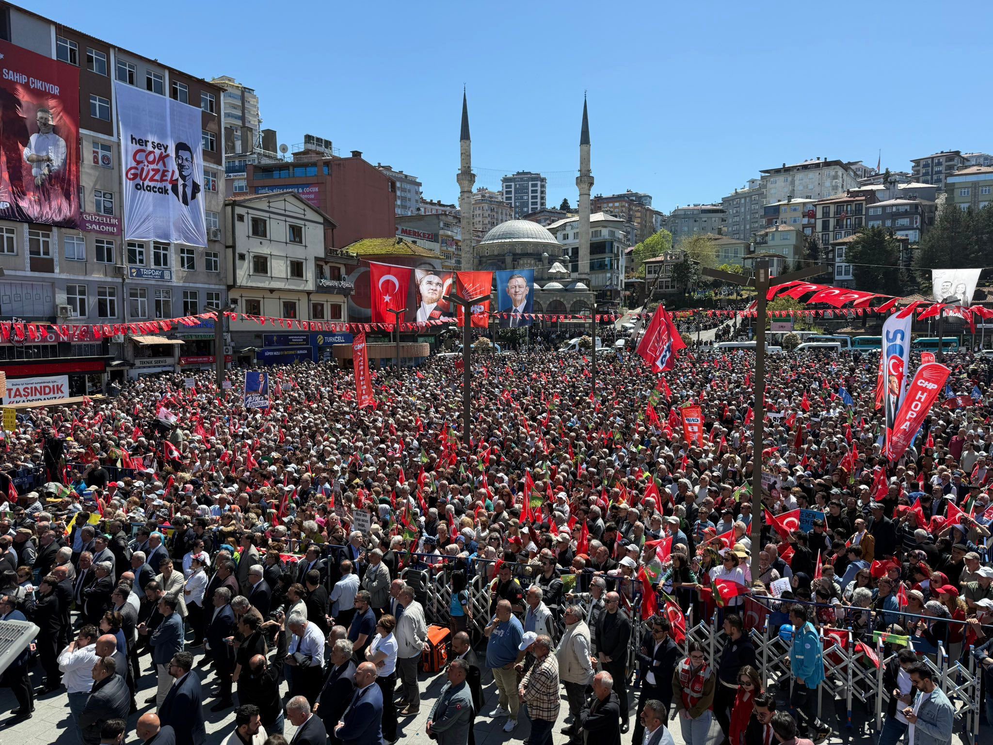 Özgür Özel Rize’de Çay mitingine katıldı