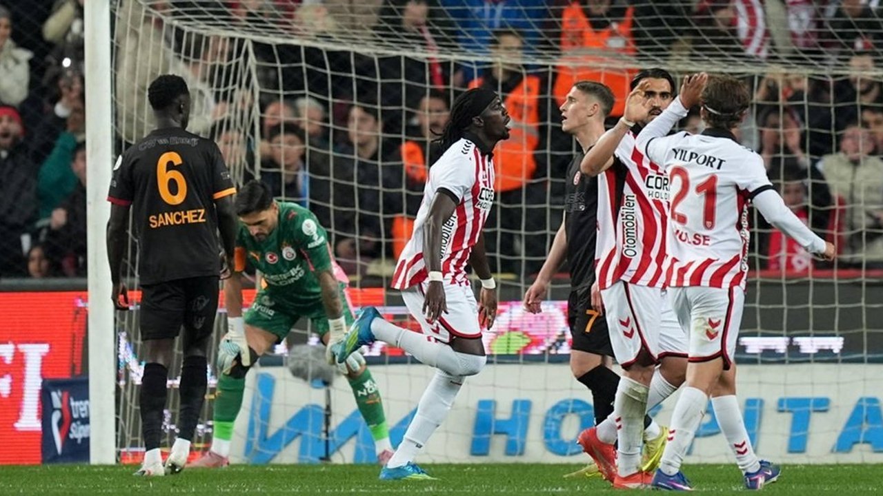 Puan farkı eriyor: Galatasaray Samsun’da takıldı