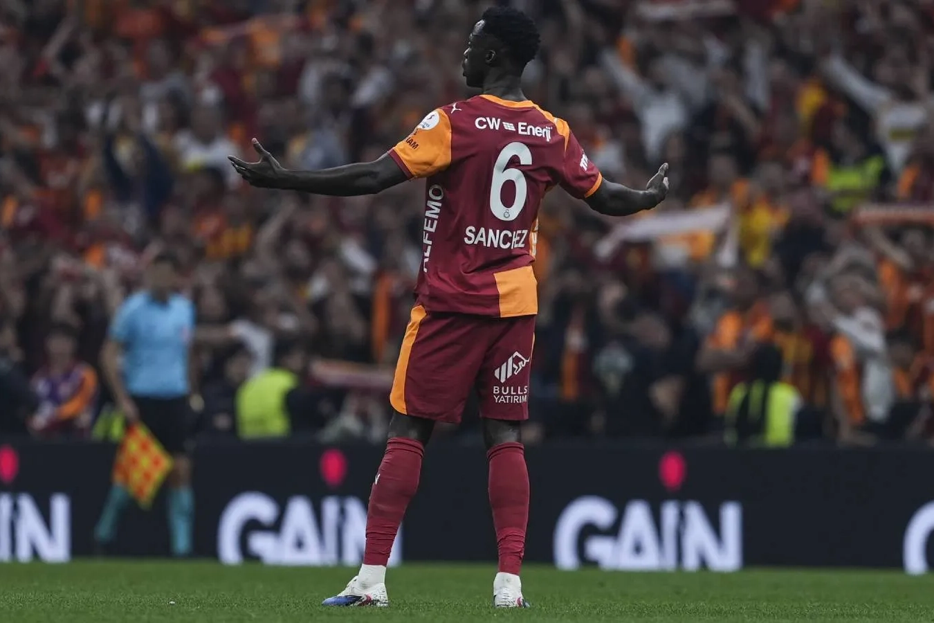 Sanchez: Burada zorlu bir sezondan sonra şampiyon olduk ve çok mutluyuz