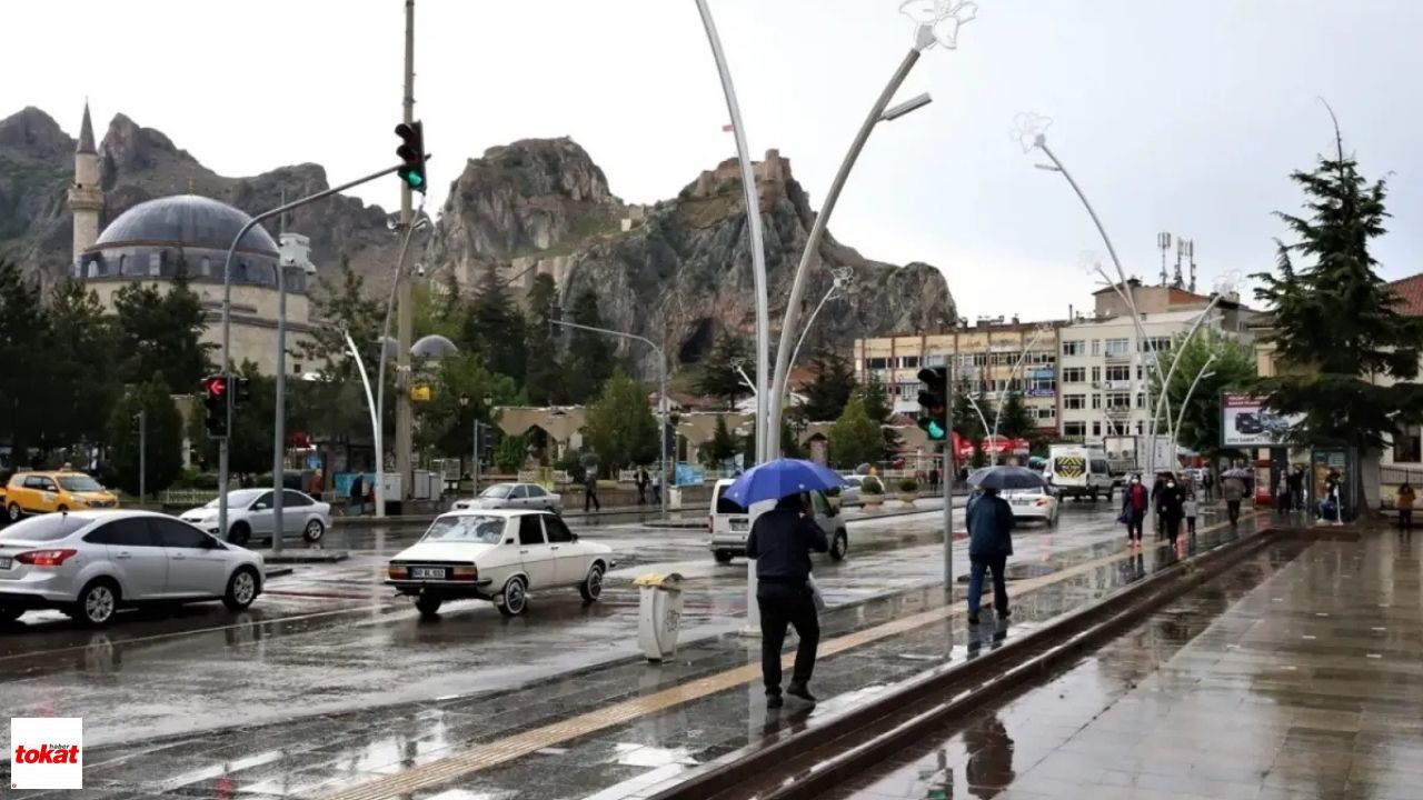Tokat’ta cuma mesaisine yağmur molası: MGM saat vererek uyardı