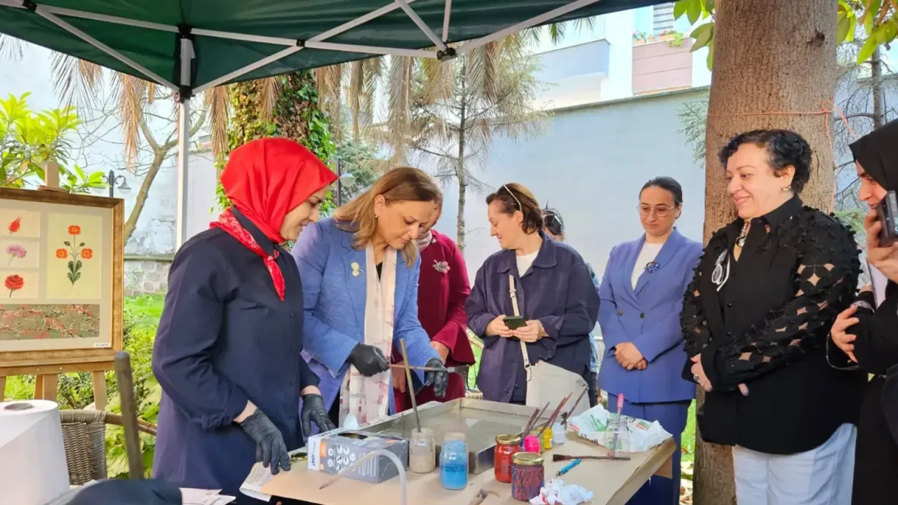 Trabzon’un Solmayan Gülü Sanatla Anıldı