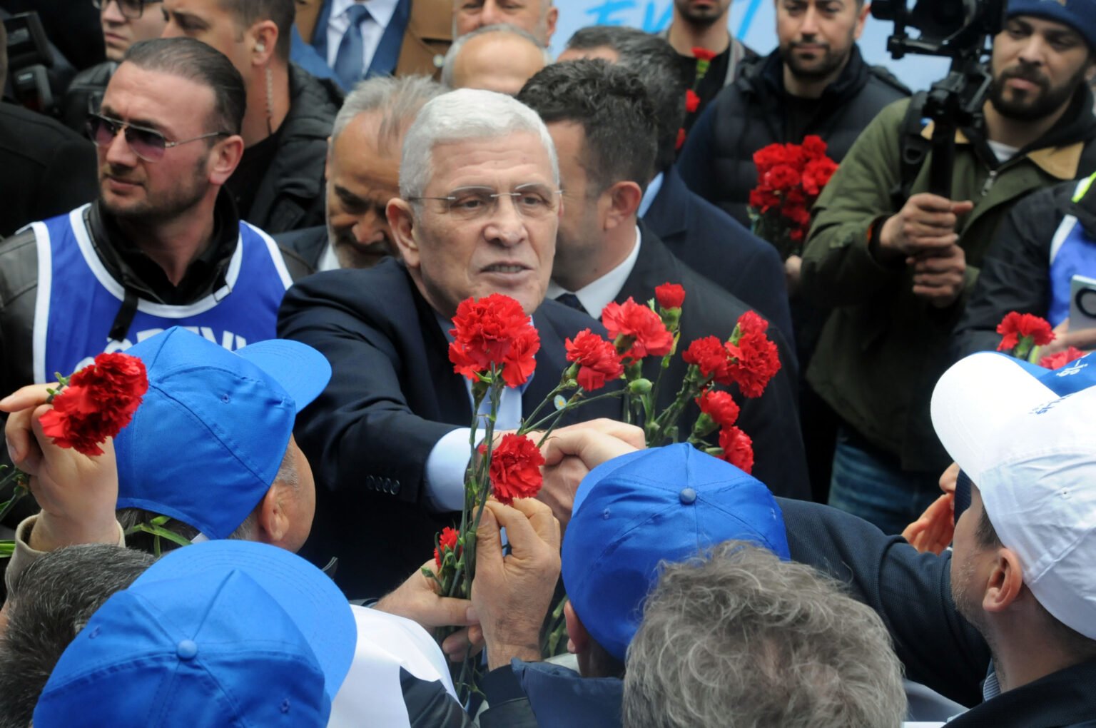 TÜRK-İŞ’ten ‘asgari ücret’ madalyası!